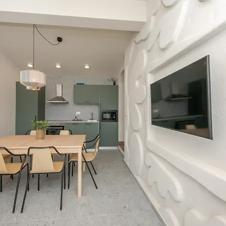 Sea شقة تروغير