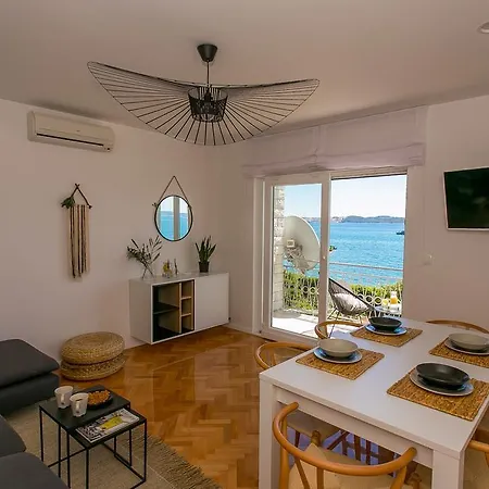 Sea Apartment *